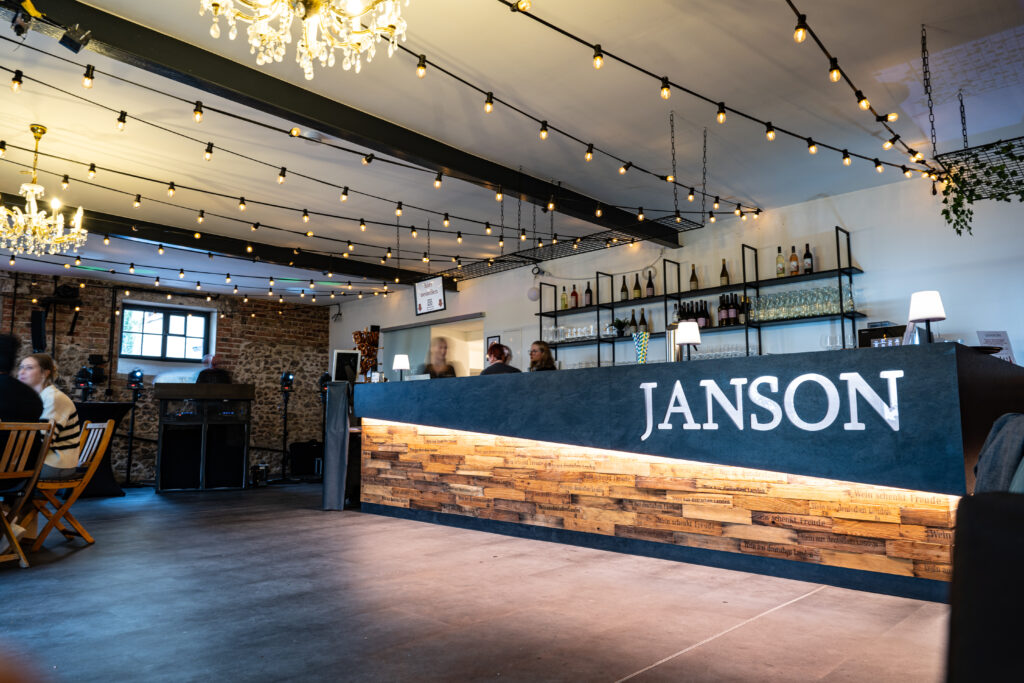 Weinkeller auf Schloss Janson - Weinprobe am Hochzeitswochenende in der Pfalz