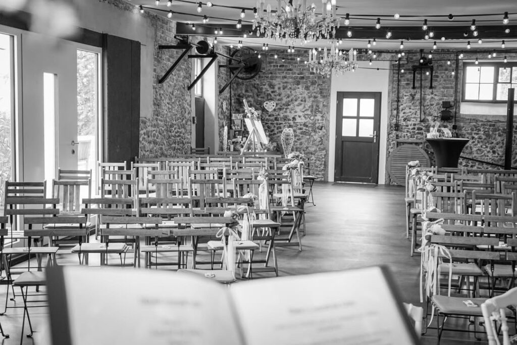 Kelterhaus auf Schloss Janson für freie Trauungen. Heiraten in den Weinbergen.