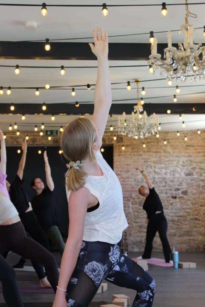 Yoga Kurs auf Schlos Janson für ein stressfreies Hochzeitswochenende
