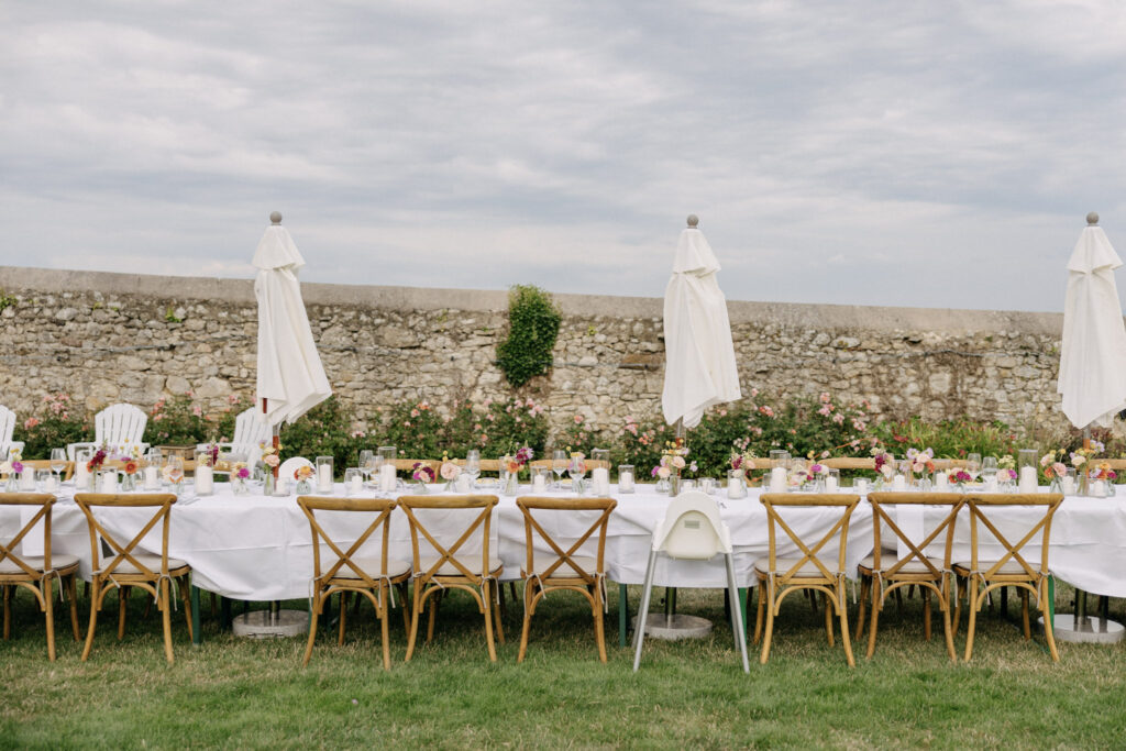 Lange Tafel einer Hochzeit
