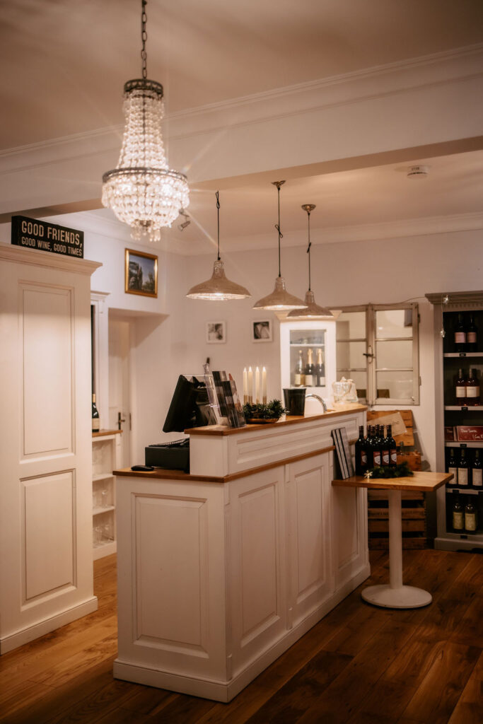 Vinothek auf Schloss Janson.